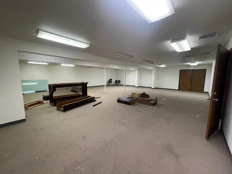 More Photos Of 1315 24th Ave SW, Norman Freestanding For Lease