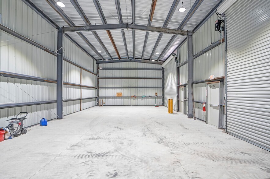 More Photos Of 3295 Steel Rail Dr, Bunnell Warehouse For Lease