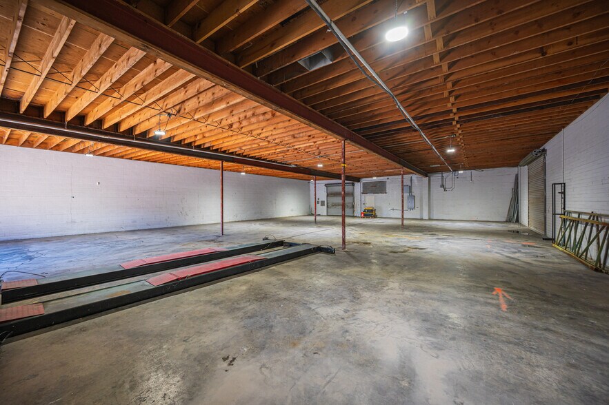 More Photos Of 2310-2315 Western Ave, Las Vegas Warehouse For Lease