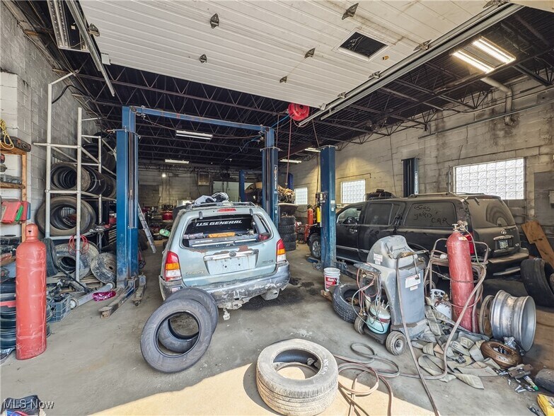 More Photos Of 1775 Main St, Niles Auto Repair For Sale
