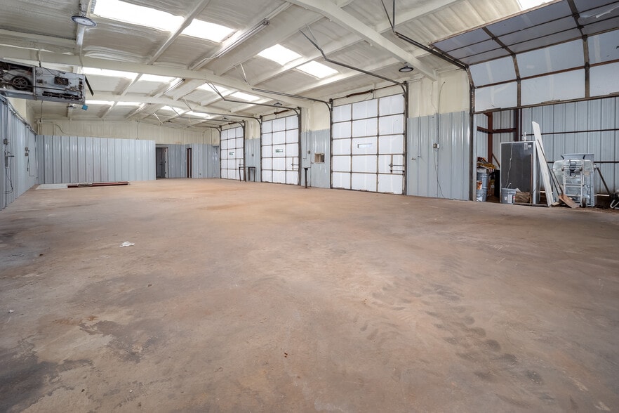 More Photos Of 1402 Veterans Memorial Hwy, Blanchard Warehouse For Sale