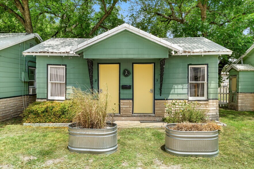 More Photos Of 702 W Wallace St, San Saba Hotel For Sale