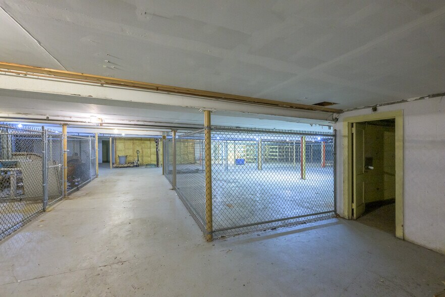 More Photos Of 749 Warren St, Hudson Flex For Sale