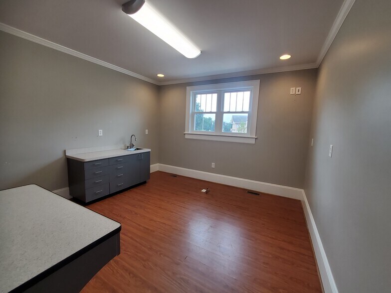 More Photos Of 1602 Grandin Rd SW, Roanoke Medical For Sale