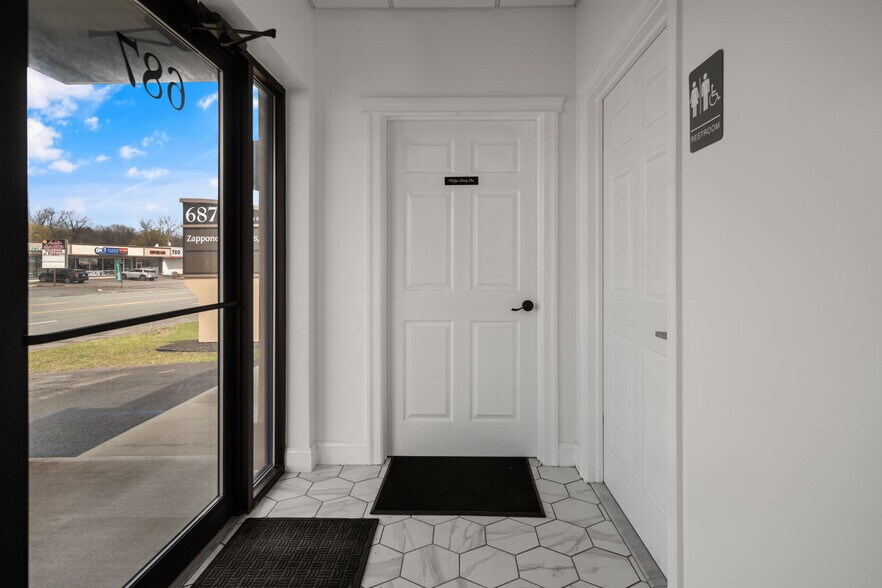 More Photos Of 687 New Loudon Rd, Latham Storefront For Sale