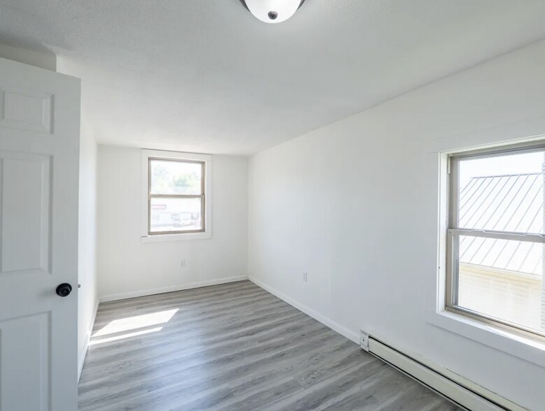 More Photos Of 1201 S Park Ave, Herrin Office For Sale