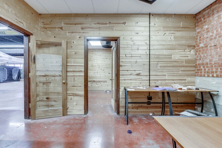 More Photos Of 1727 S Agnew Ave, Oklahoma City Service For Lease