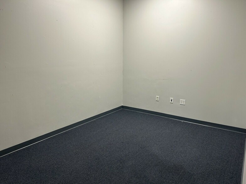 More Photos Of 165 Westgate Dr, Brockton Unknown For Lease