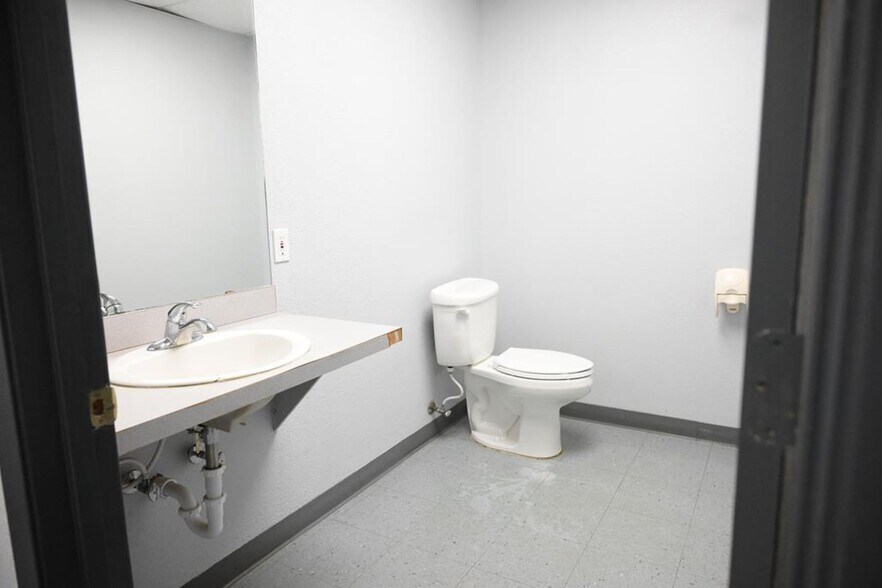 More Photos Of 3611 E State Highway 158, Midland Unknown For Lease