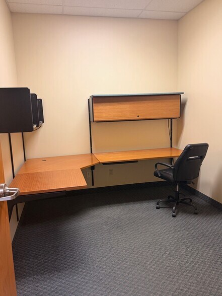 More Photos Of 10147 Royalton Rd, North Royalton Light Manufacturing For Lease