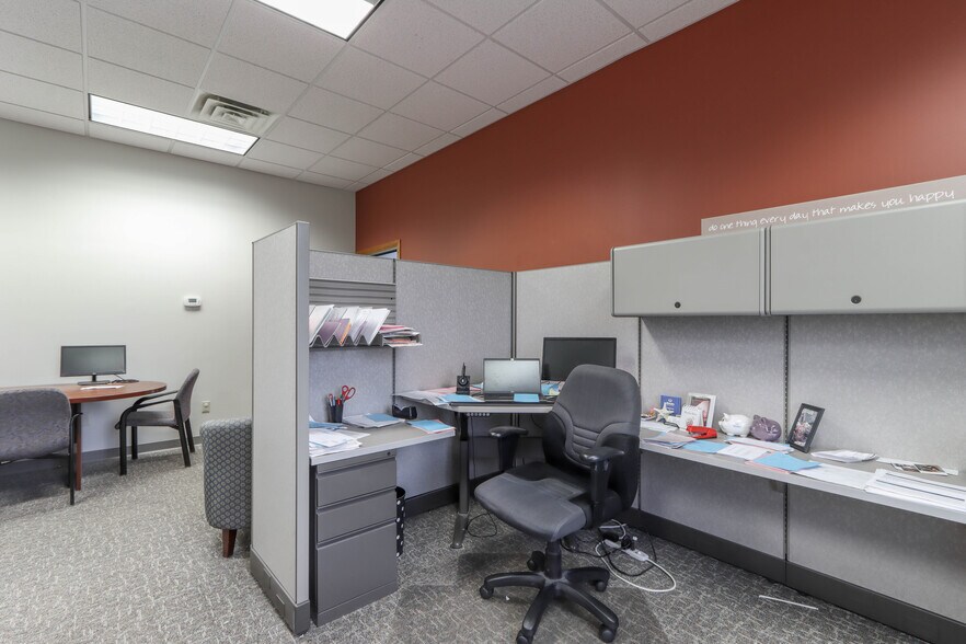 More Photos Of 10208 Park Plz, Rothschild Office For Lease