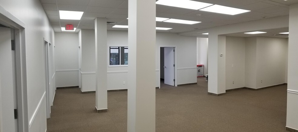 More Photos Of 210 Old Country Rd, Mineola Office For Lease