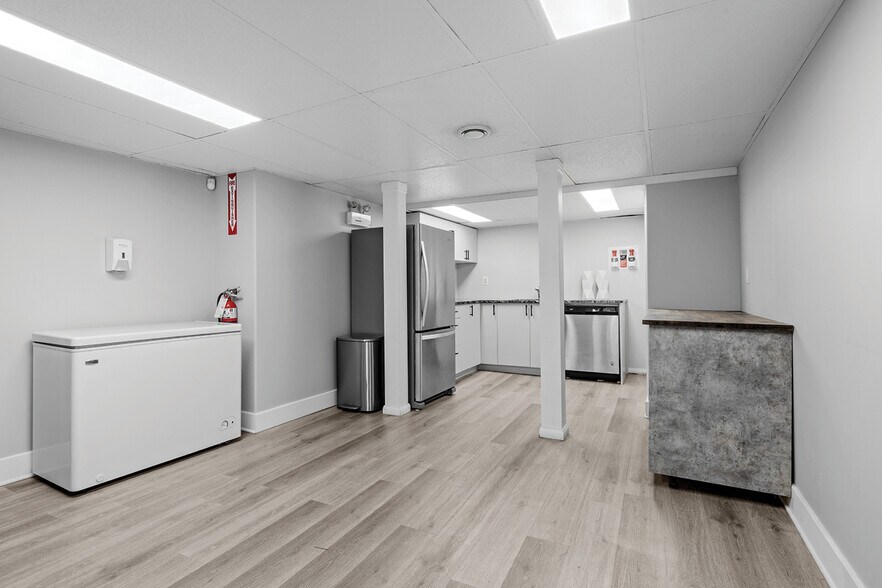 More Photos Of 226 Argyle Ave, Ottawa Office For Sale