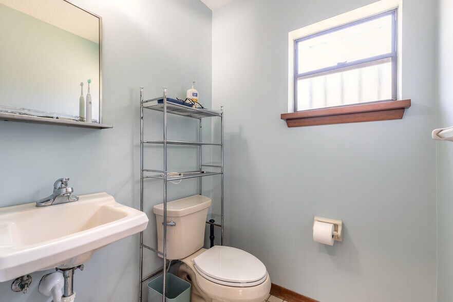 More Photos Of 300 Washington Pl, Ormond Beach Warehouse For Sale