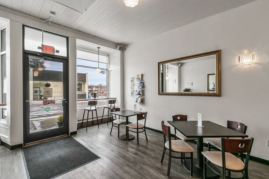 More Photos Of 618 Oak St, Baraboo General Retail For Sale