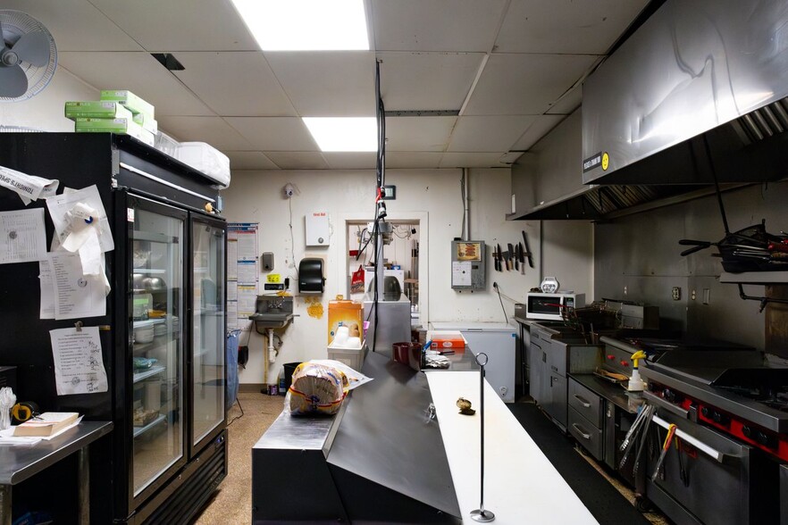 More Photos Of 1481 S Shelby St, Louisville Bar For Sale