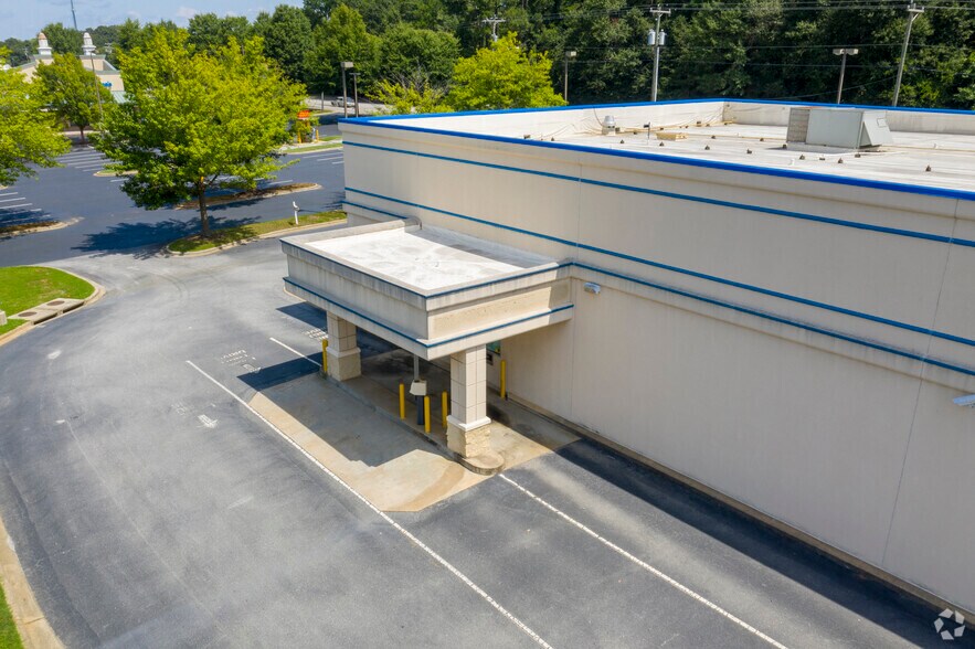 More Photos Of 2195 Southport Rd, Spartanburg Freestanding For Sale