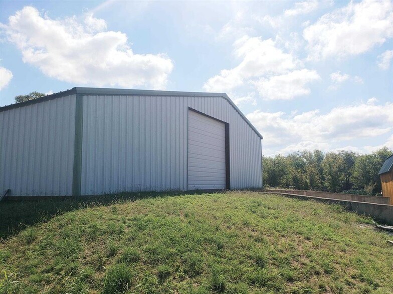 More Photos Of 1209 Bessemer Ave, Llano Light Distribution For Sale