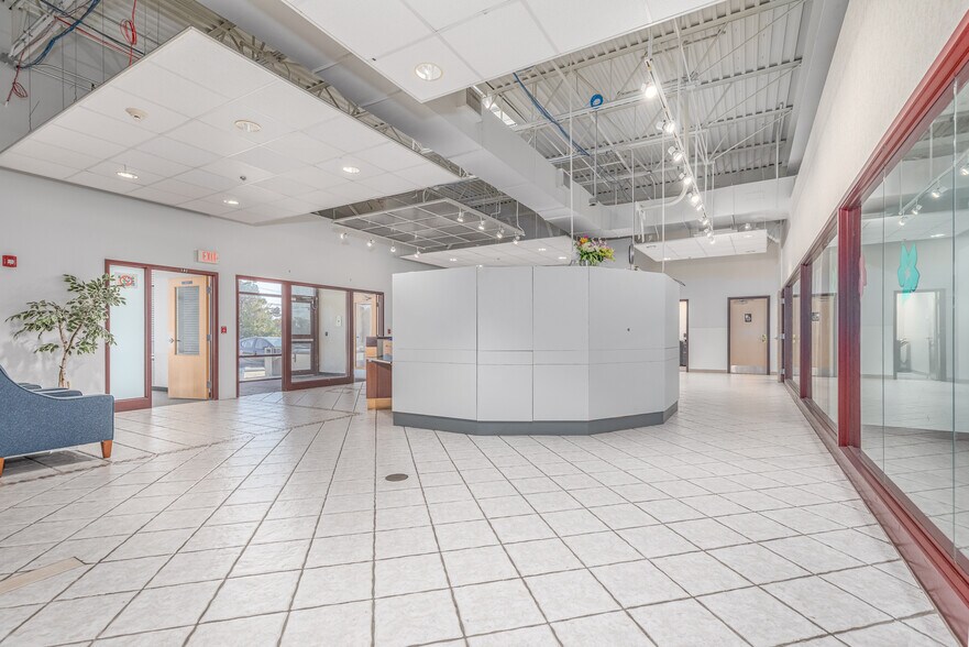 More Photos Of 1080 Corporate Blvd, Aurora Warehouse For Sale