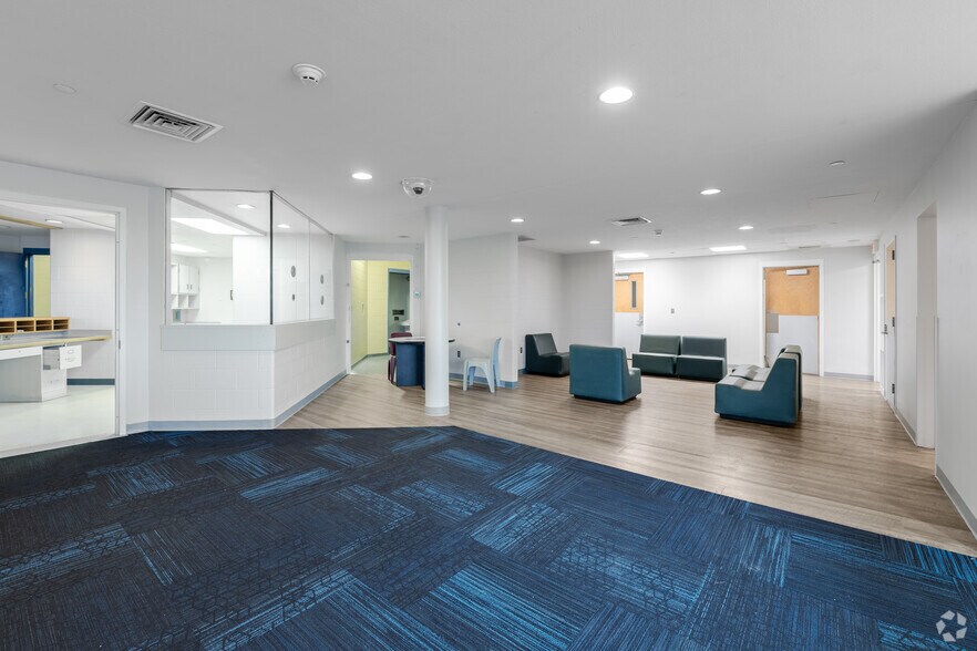 More Photos Of 701 N Niles Ave, South Bend Medical For Lease