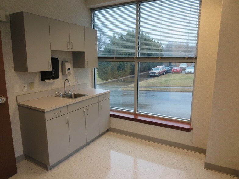 More Photos Of 502 W King St, Kings Mountain Medical For Sale