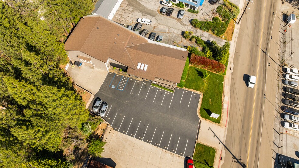 More Photos Of 807 S Auburn St, Grass Valley Showroom For Sale