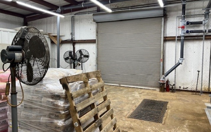 More Photos Of 302 Huntsman Way, Longview Manufacturing For Sale