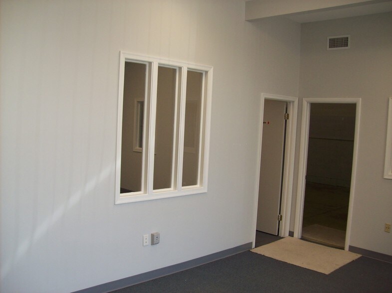 More Photos Of 112 Oakgrove Rd, Dulles Town Center Warehouse For Sale