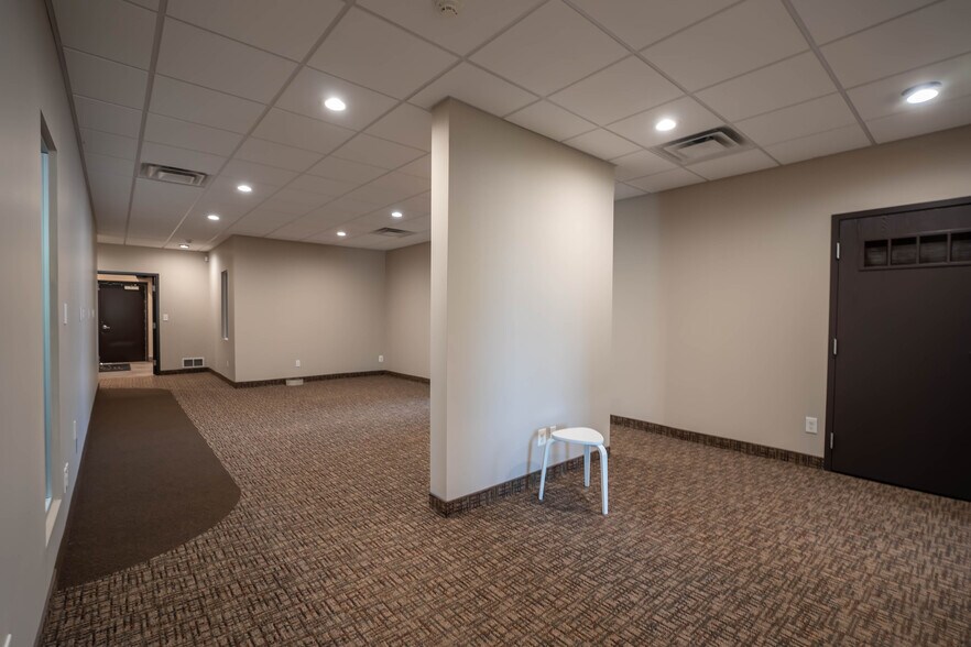 More Photos Of 28715 Greenfield Rd, Southfield Office For Sale