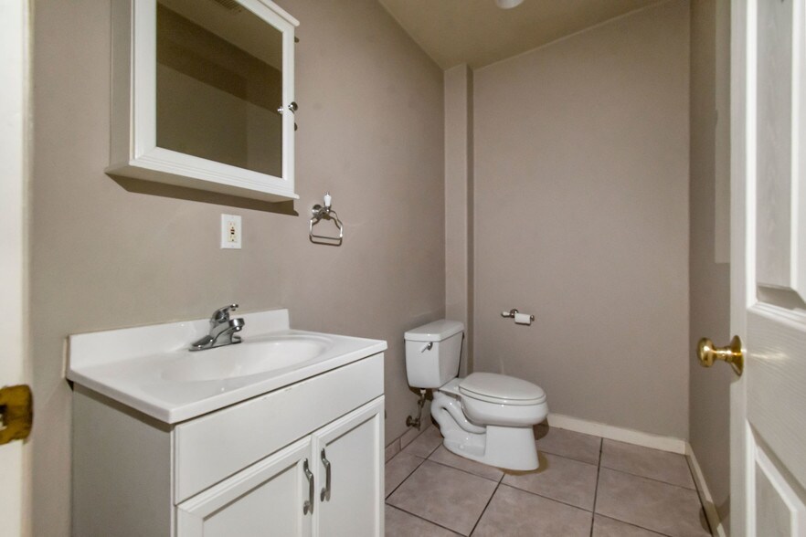 More Photos Of 32219 Tamina Rd, Magnolia Distribution For Lease