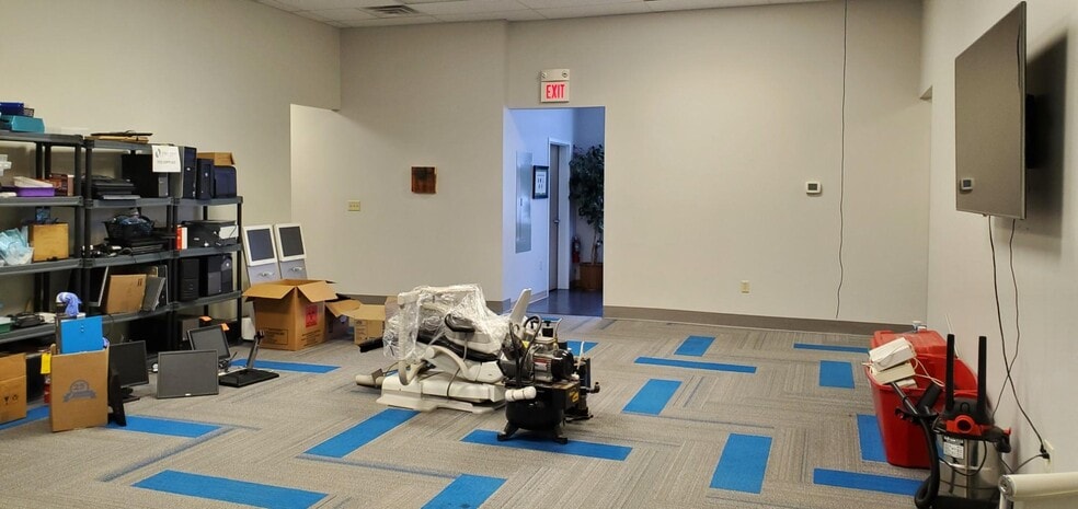 More Photos Of 33 Melrose Rd, Buffalo Freestanding For Lease