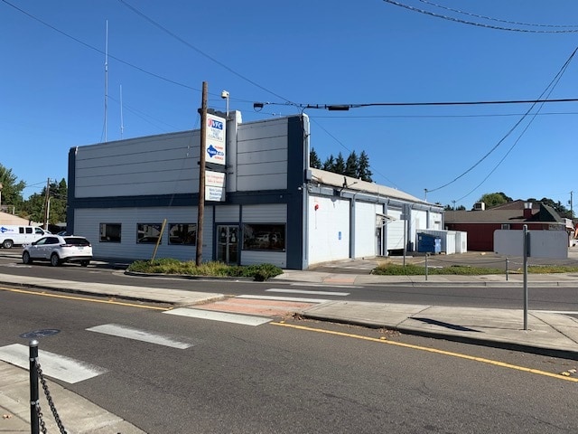 Primary Photo Of 217 Main St SE, Albany Freestanding For Lease