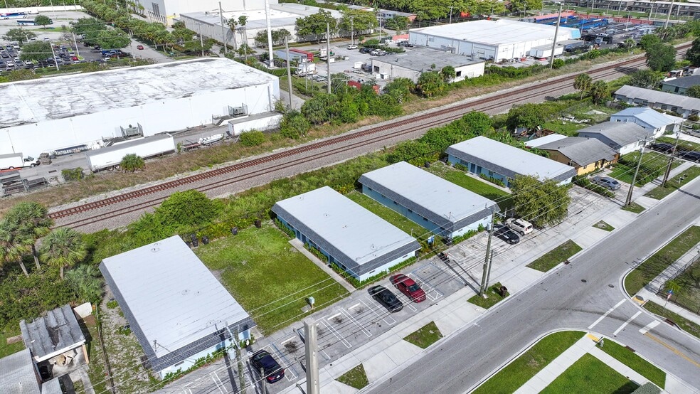 More Photos Of 3307 Windsor Ave, West Palm Beach Apartments For Sale