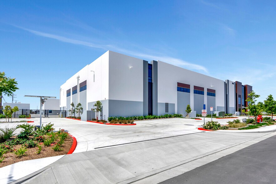 More Photos Of 1062 McGaw Ave, Irvine Warehouse For Lease