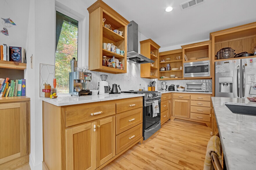 More Photos Of 446724 E 390 Rd, Langley Hotel For Sale