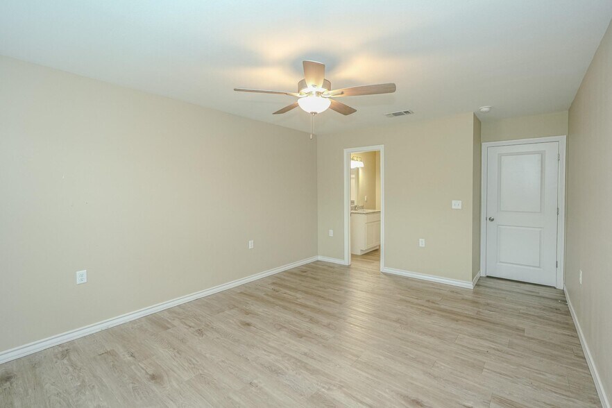 More Photos Of 8133 W 7th St, Texarkana Apartments For Sale