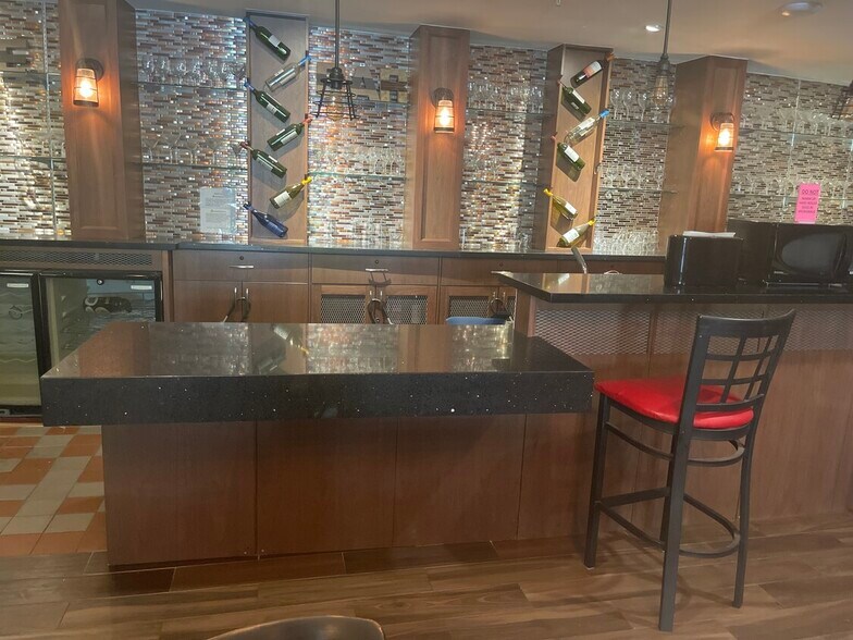 More Photos Of 2900 N San Fernando Blvd, Burbank Hotel For Lease