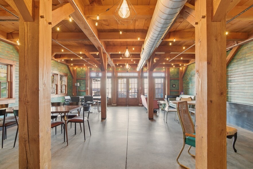 More Photos Of 140 Broadway, Newport Storefront Retail Residential For Lease