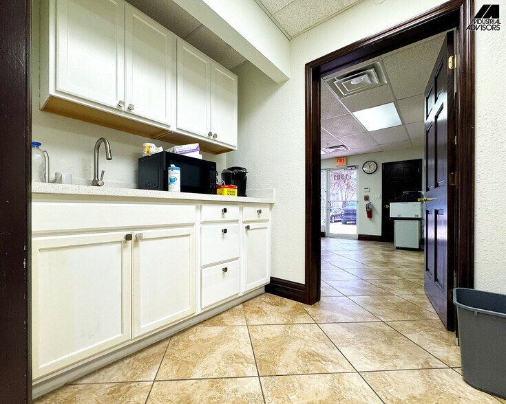 More Photos Of 11379-11399 NW 122nd St, Medley Warehouse For Sale