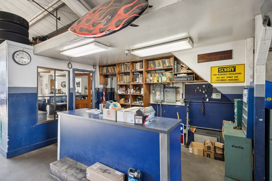 More Photos Of 25 Market St, San Rafael Service For Sale