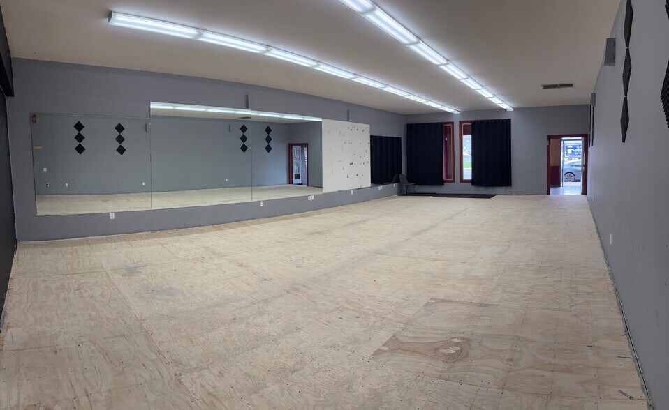 More Photos Of 1735 Garnet Ave, San Diego Storefront For Lease