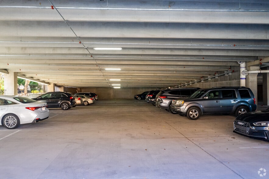 More Photos Of 330 S Greene St, Greensboro Office For Sale
