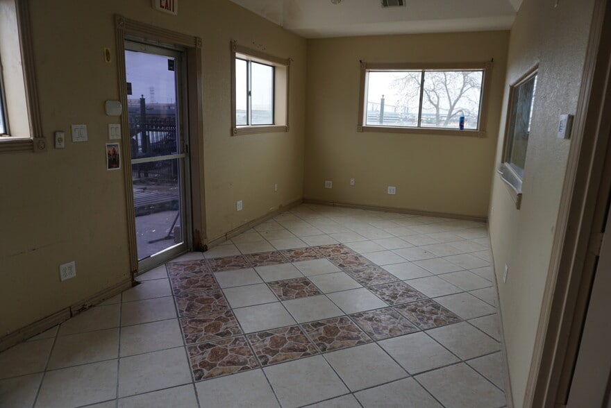 More Photos Of 12803 Rita Ln, Houston Warehouse For Sale