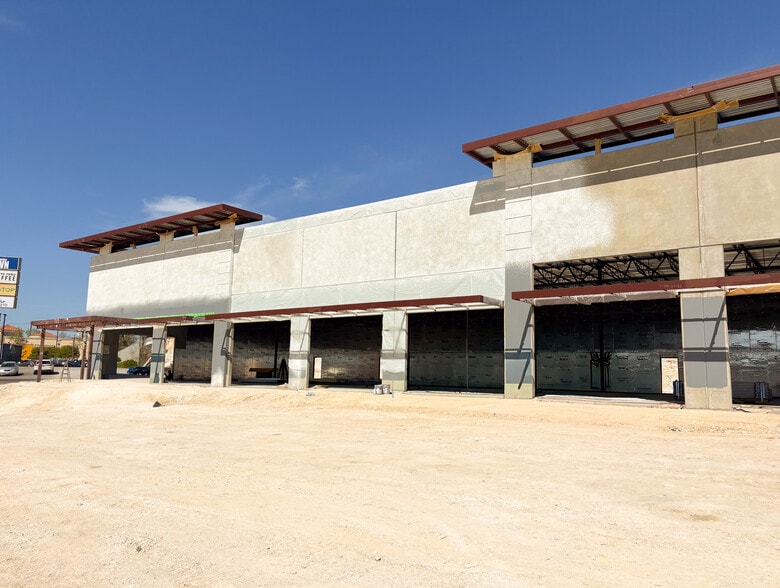 More Photos Of 21114 US-281, San Antonio Freestanding For Lease