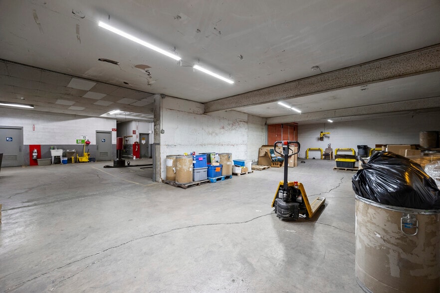 More Photos Of 419 W Market St, Sandusky Light Distribution For Sale