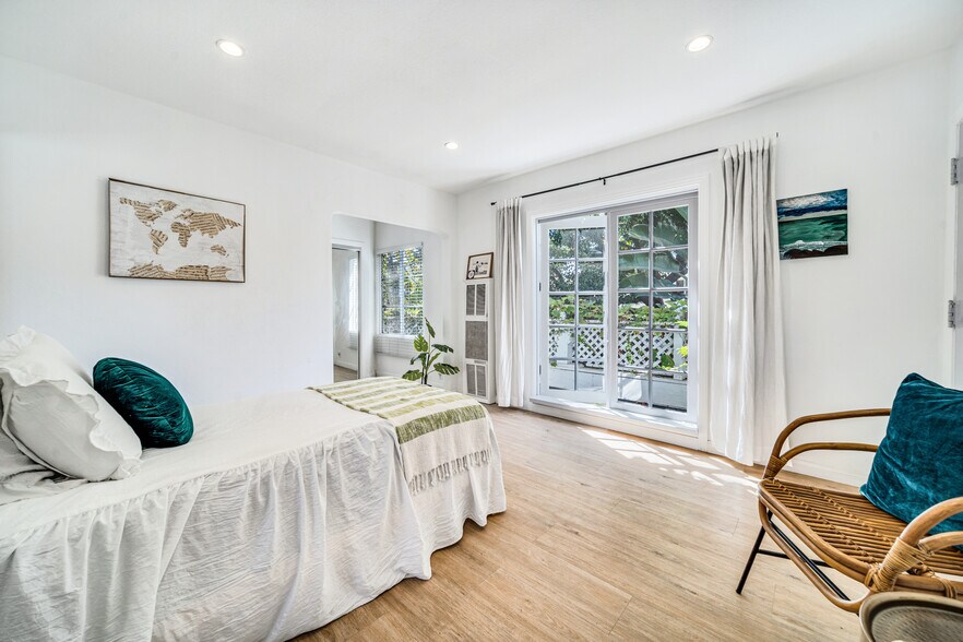 More Photos Of 1231-1233 17th St, Santa Monica Apartments For Sale