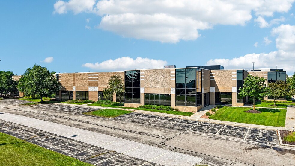 More Photos Of W165 N5731 Ridgewood Dr, Menomonee Falls Warehouse For Lease