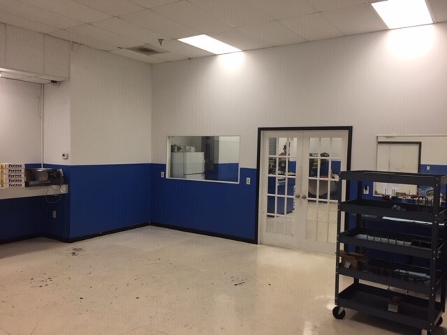More Photos Of 1747 Independence Blvd, Sarasota Light Distribution For Lease