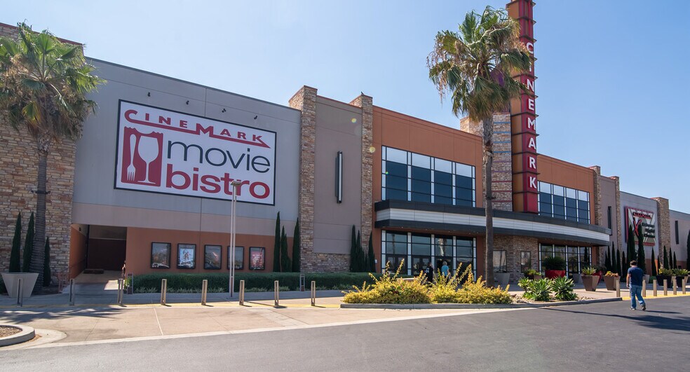 More Photos Of 1145 Renaissance Pky, Rialto Supermarket For Lease