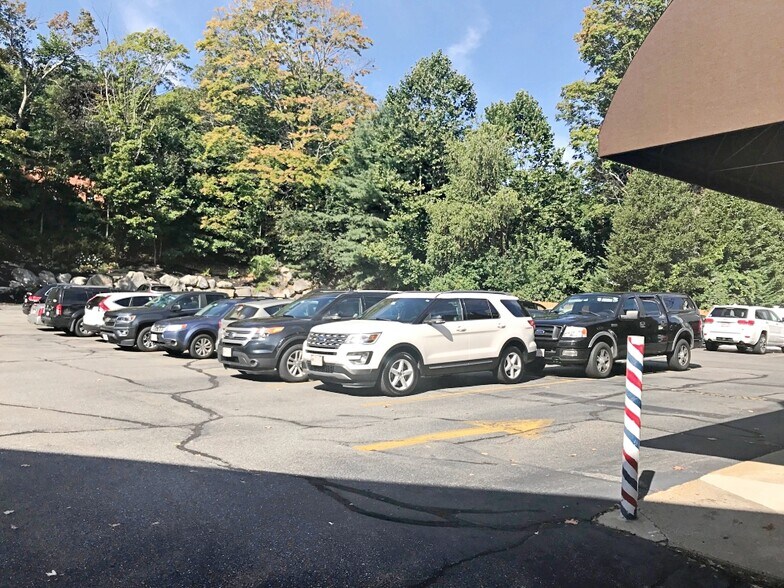 More Photos Of 1 Mountain Rd, Burlington Office For Lease